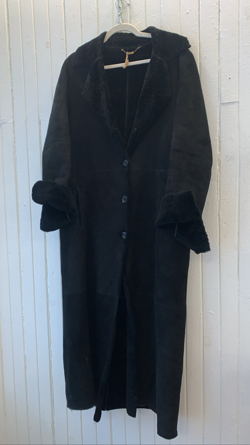 LUXURY CONSIGNMENT - Longline Black Shearling Coat
