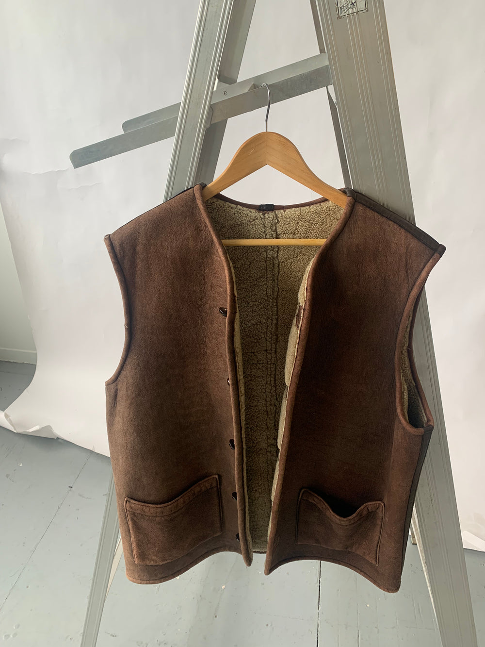 LUXURY CONSIGNMENT - Holt Renfrew Chocolate Shearling Vest