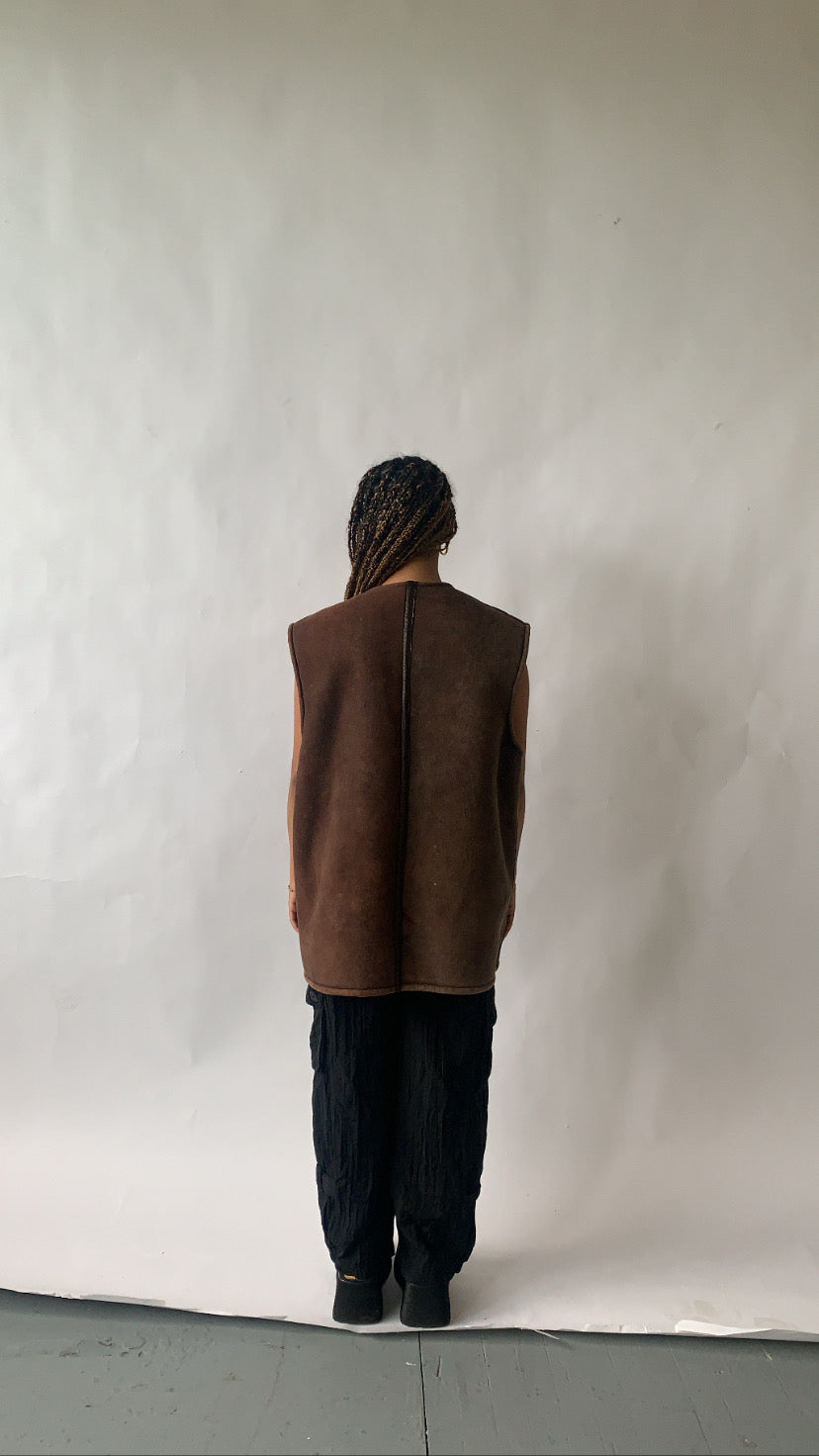 LUXURY CONSIGNMENT - Holt Renfrew Chocolate Shearling Vest